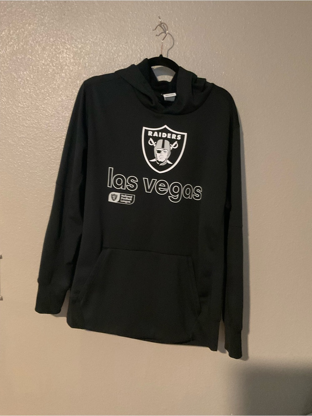 Nike Men’s Black Crewneck Sweatshirt with Las Vegas Raiders Logo